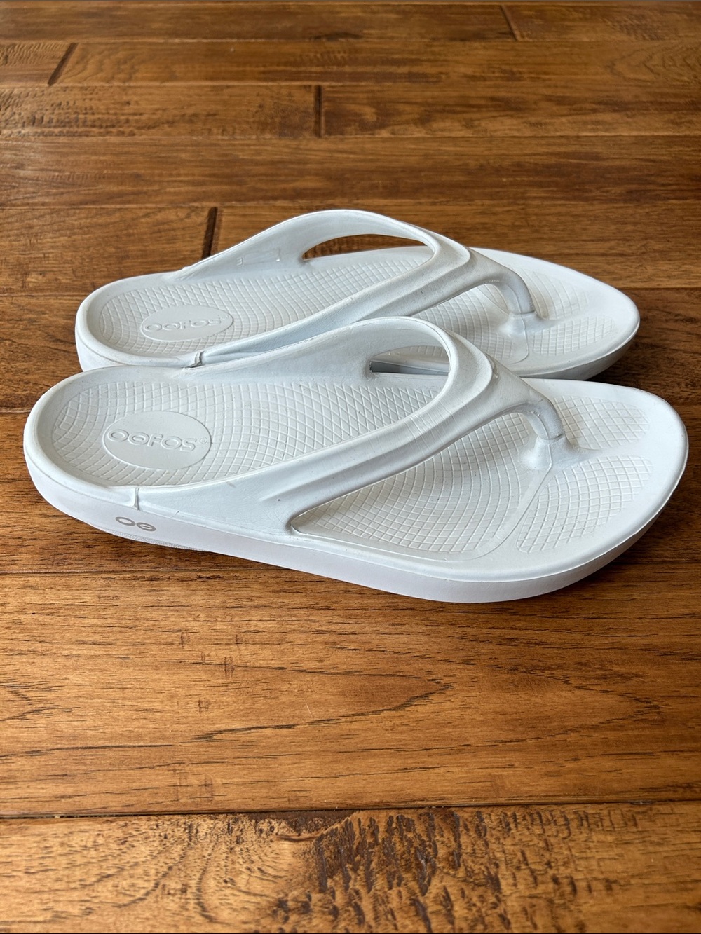 Oofos OOlala Sandals Comfort Recovery Shoes White Womens Size 11